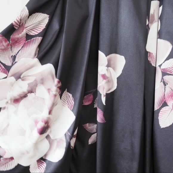 Le Chateau Dress - Picture 3 of 3